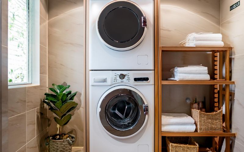 Platsbyggd tvättpelare i 2 planshus. Skärplinge, Tierps kommun