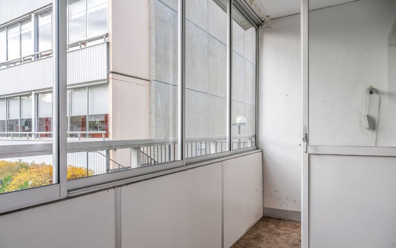 Renovering av 10 st fönster & 2 balkongdörrar lägenhet. Älmsta, Väddö